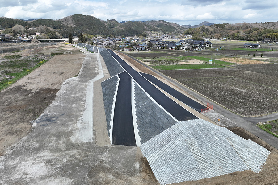 R3久慈川左岸西野内地先下流築堤護岸工事